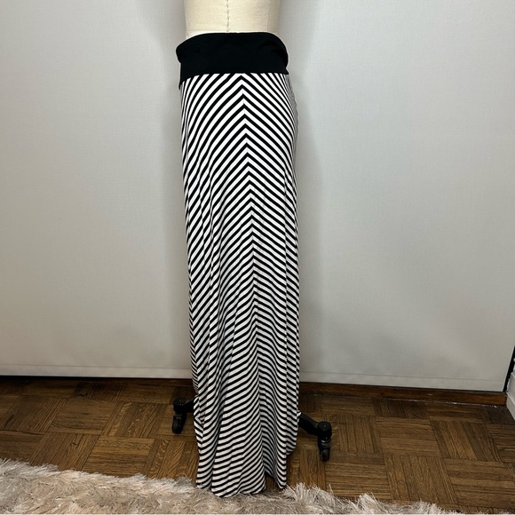Karen By Karen Kane Herringbone Maxi Skirt NWOT - Picture 3 of 8